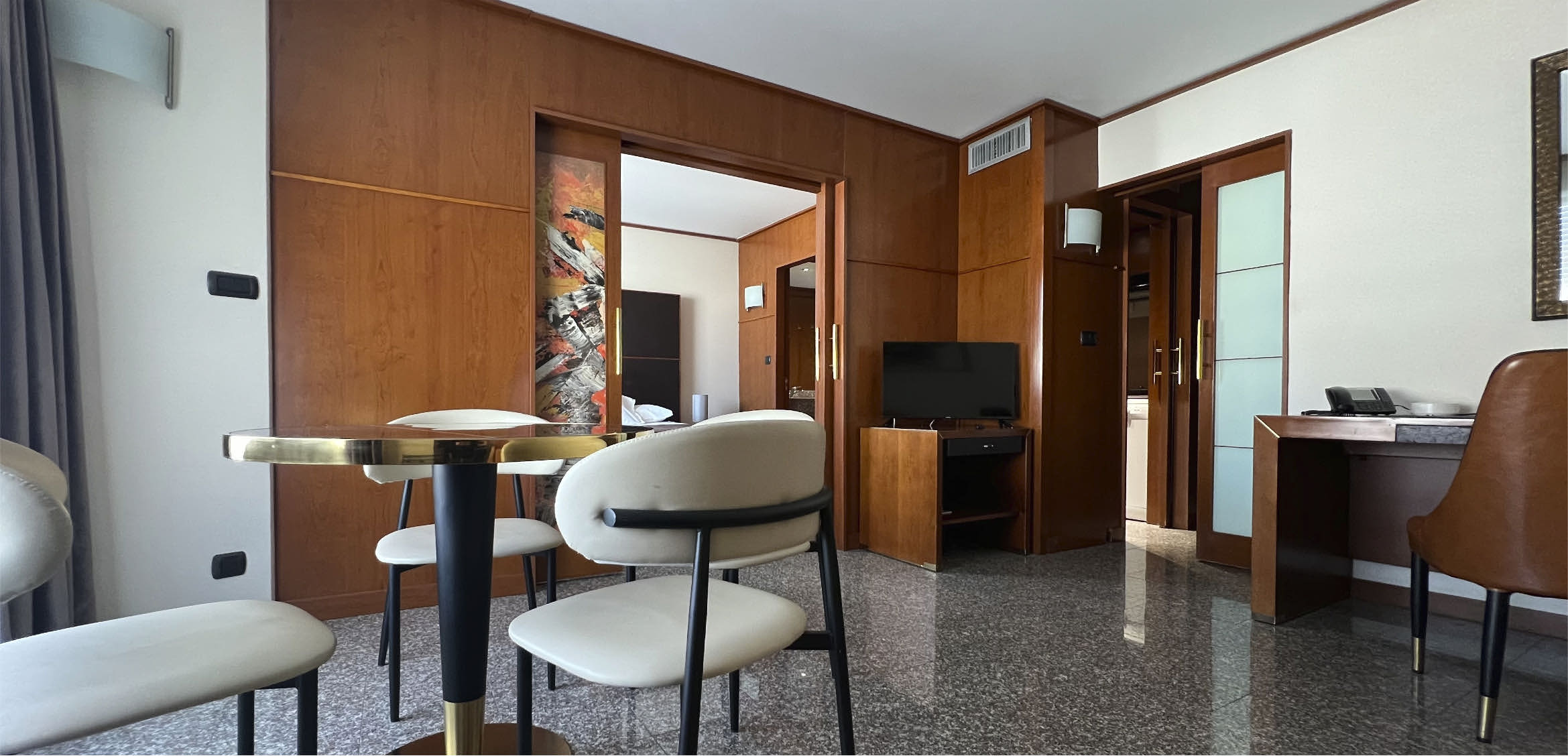 Suite 3 – Photo 2