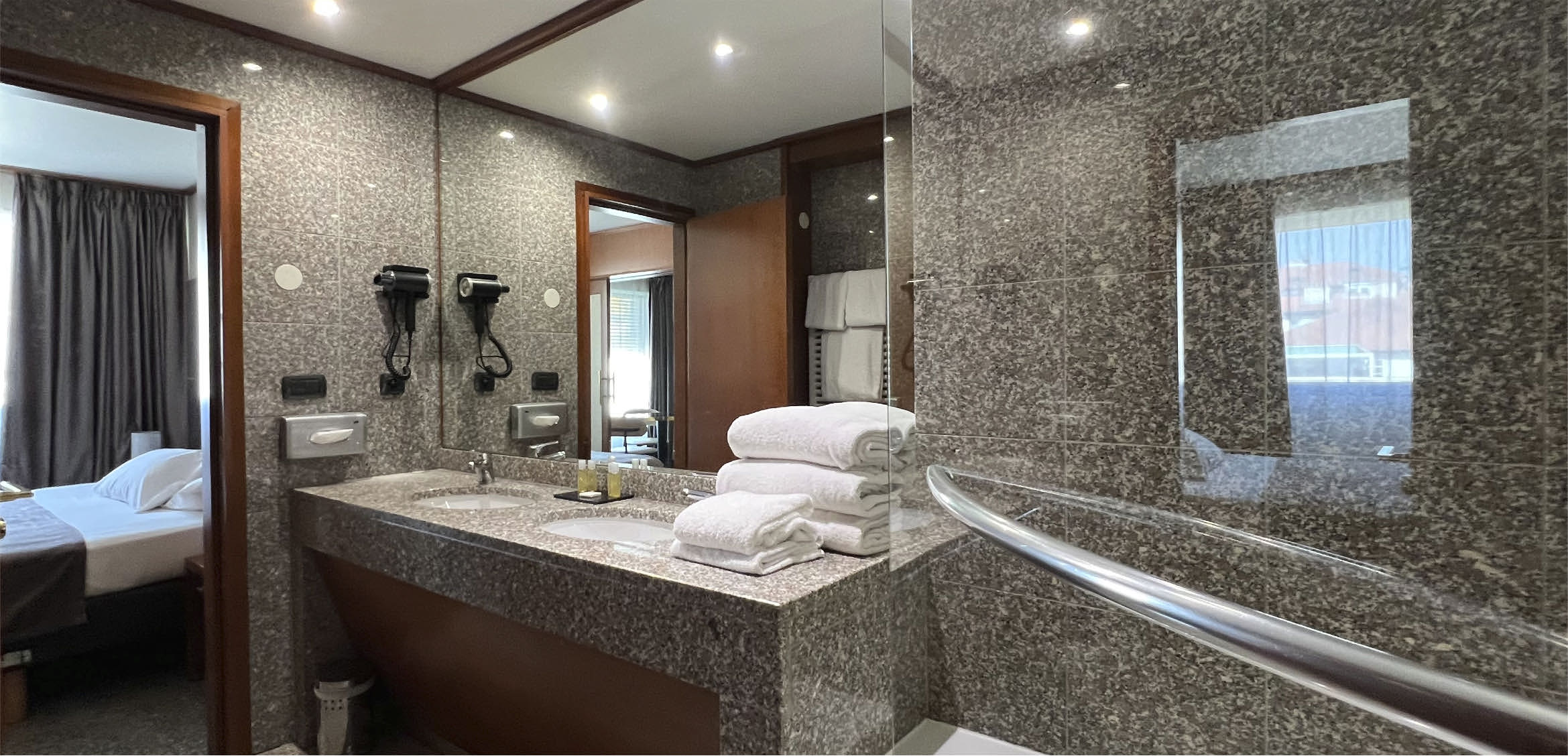 Suite 3 – Photo 4
